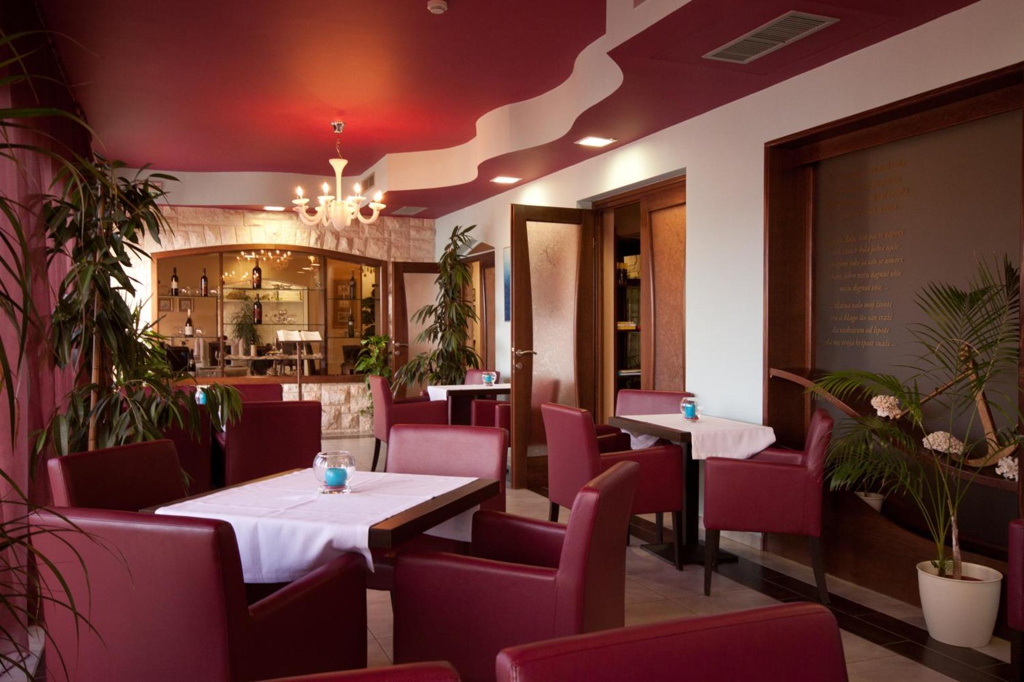 Hotel Zlatna Vala أوماغ المظهر الخارجي الصورة