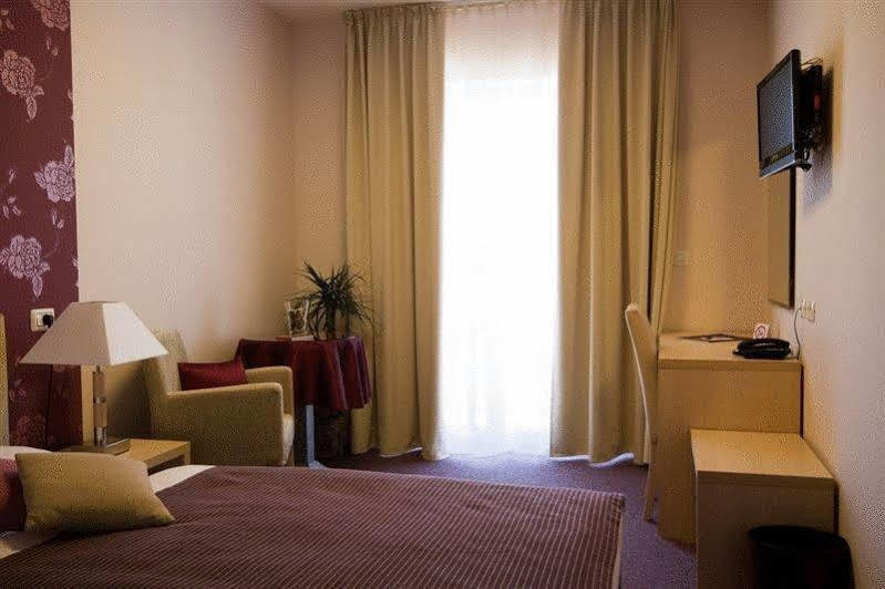 Hotel Zlatna Vala أوماغ المظهر الخارجي الصورة