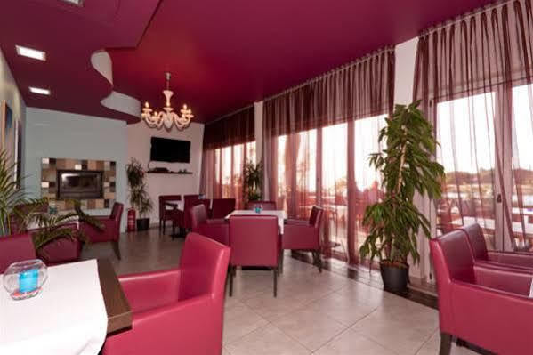 Hotel Zlatna Vala أوماغ المظهر الخارجي الصورة